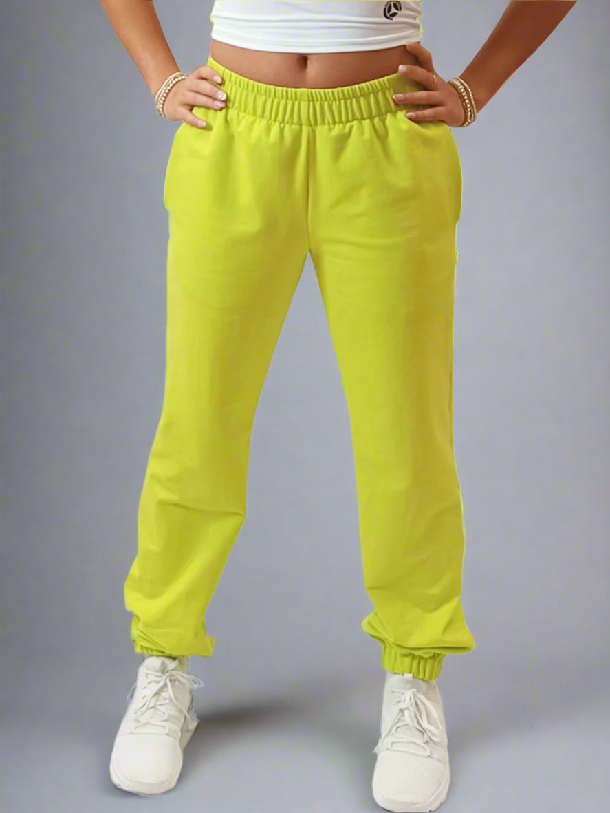 BAMBI 51 - LIMEZÖLD SZÍNŰ EGYENES SZÁRÚ GUMIS ALJÚ PAMUT NADRÁG