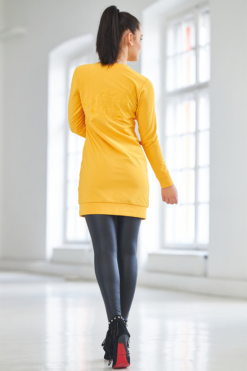 Žlté dámske minišaty DEBRA-15 s výšivkou na chrbte