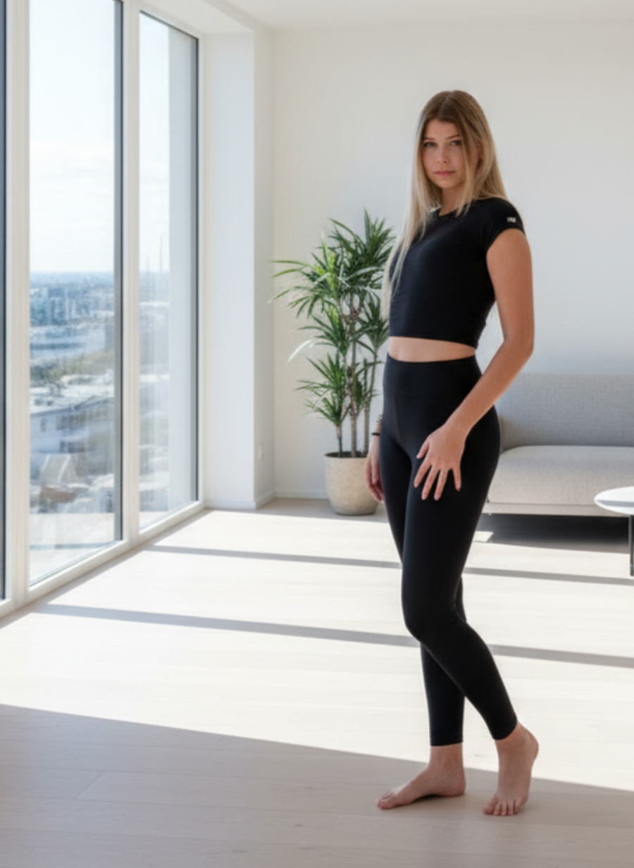 BARKA-01 black shiny crop top